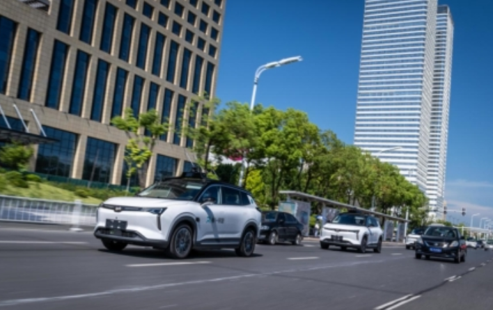 ��ģ�Ϳ񻶵����������AI�������롰ȥͬ�ʻ�����ˮ��