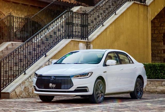 4月份新能源车销量公布,Model 3跌落神坛,北汽EU惜落榜