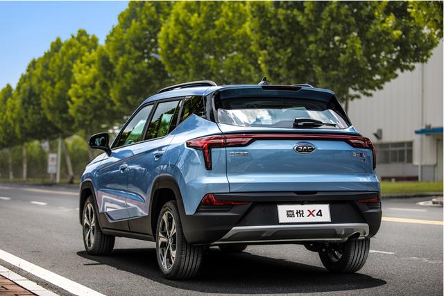 同级独有ADAS智能驾驶系统!智炫精品SUV 嘉悦X4上市,6.28万起售