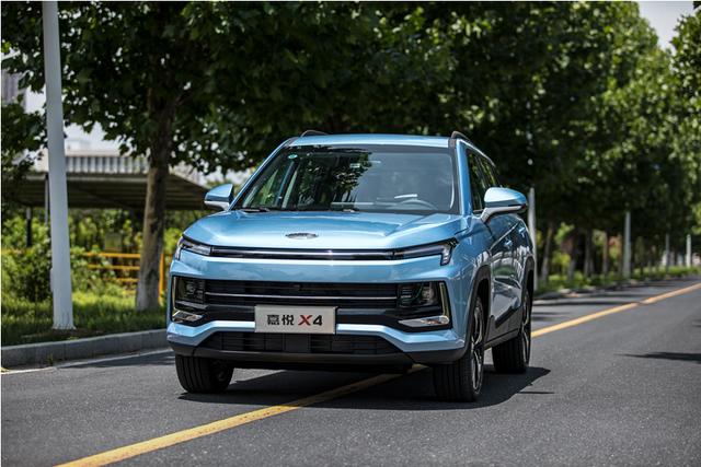 同级独有ADAS智能驾驶系统!智炫精品SUV 嘉悦X4上市,6.28万起售