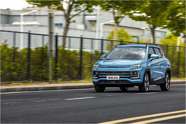 同级独有ADAS智能驾驶系统!智炫精品SUV 嘉悦X4上市,6.28万起售