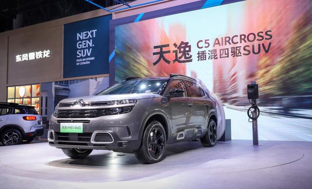 最大功率221kW,百公里加速7s,车友:这款插混四驱SUV有里有面