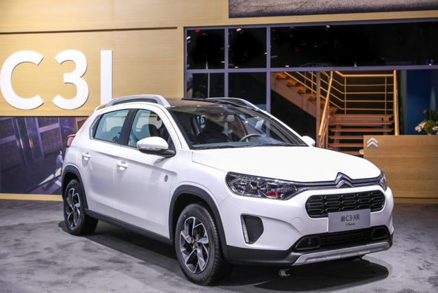 最大功率221kW,百公里加速7s,车友:这款插混四驱SUV有里有面