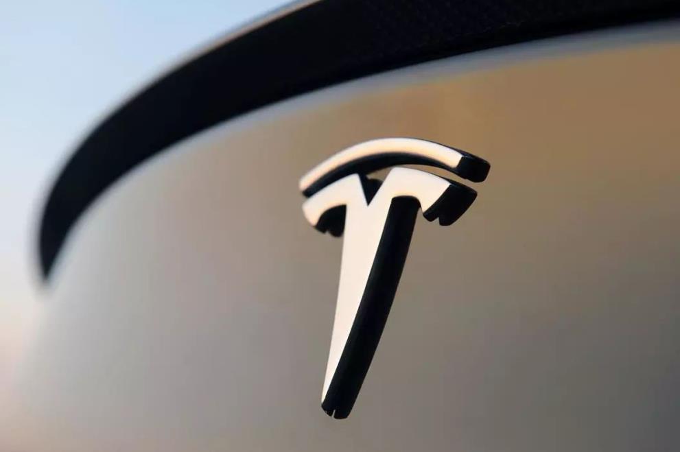 ûȵ18Model 3ȴӭС2000Ԫ˹ݵĳϷ